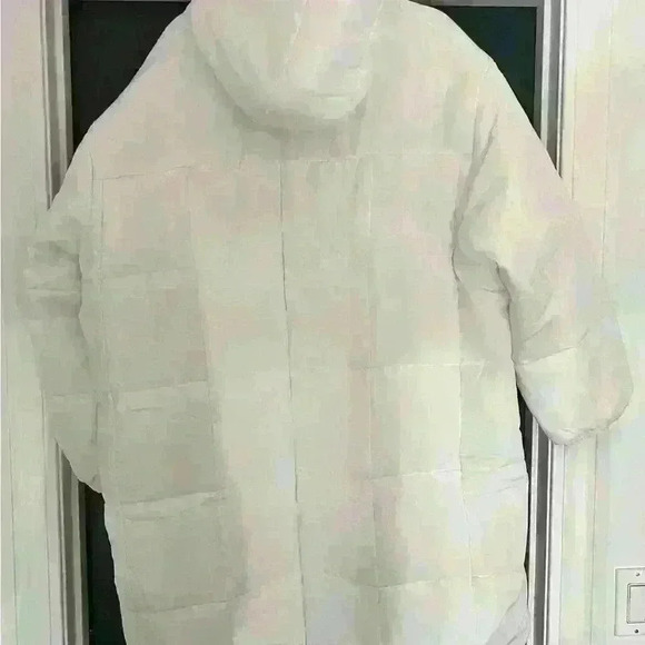 Women’s Classic Nike Puffer It’s a puffer if it’s bigger than norm doesn’t mat. - Picture 6 of 12